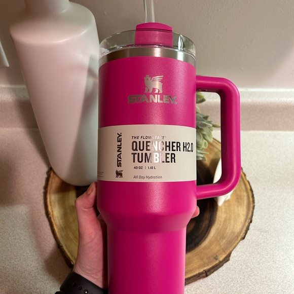 SALE: AUTHENTIC STANLEY QUENCHER 40OZ | 1.8L Camelia 💕 - Picture 3 of 5